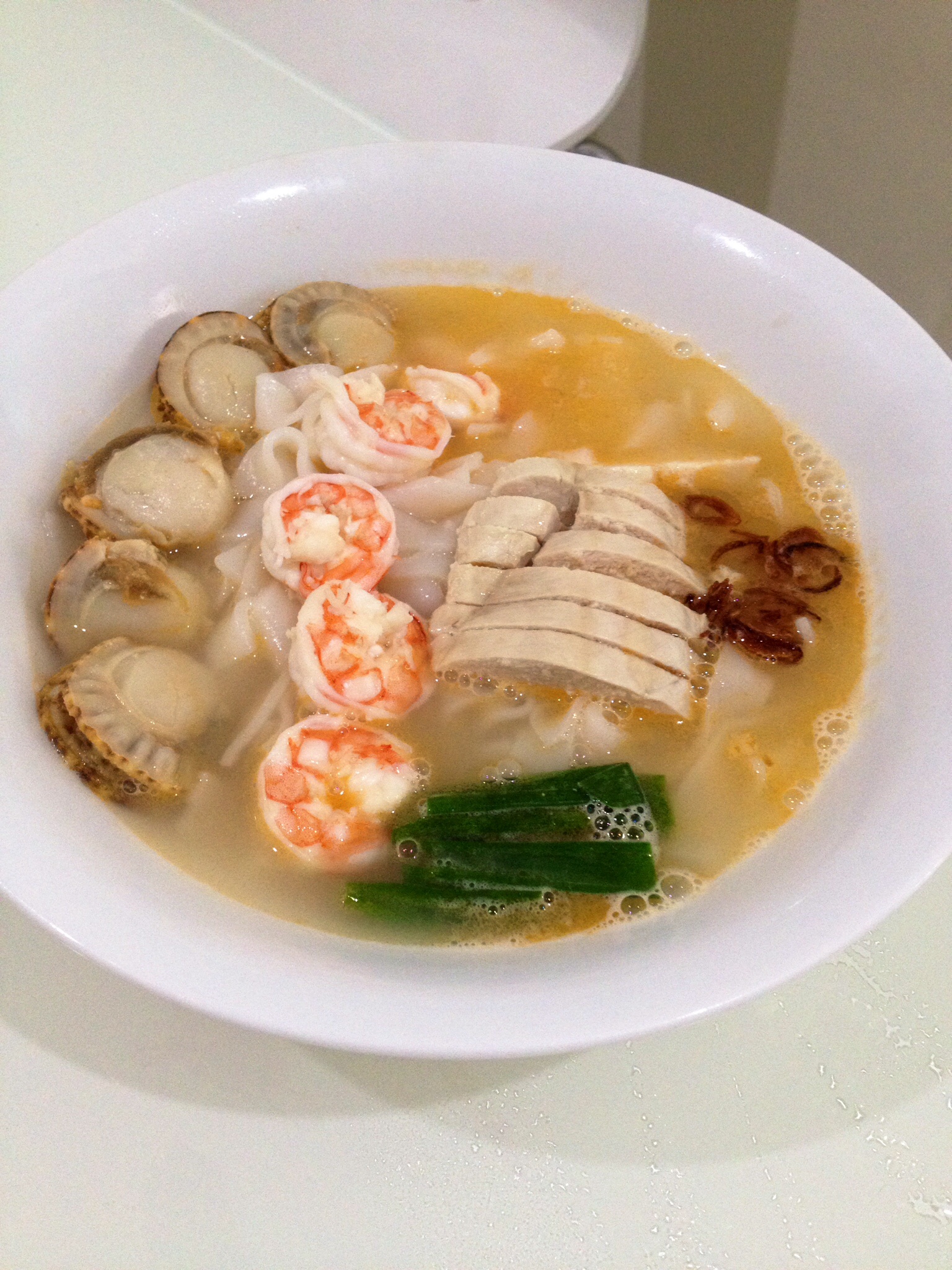 Noodles in prawn chicken soup (Kai Si Hor Fun) | My Baby Recipe