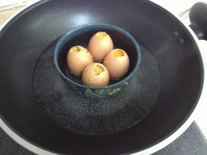 phooi-steamboiled egg