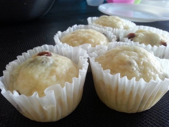 Sugarless Steamed Cheese Muffin with Raisin