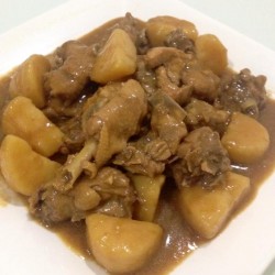 phooi - stew potato chicken